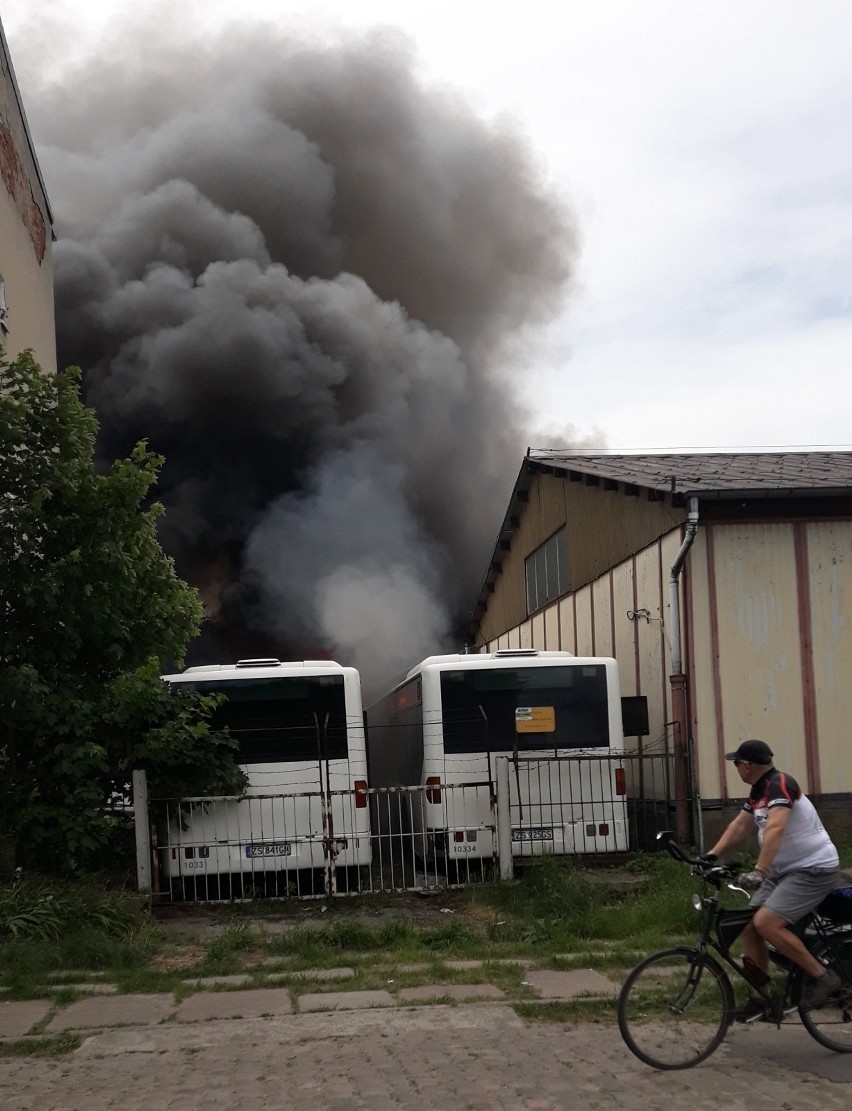 Dym nad Szczecinem. Pożar przy ul. Heyki [ZDJĘCIA]