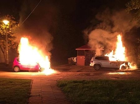 Pożar samochodów na ulicy Zamkowej w Gdańsku Osowej