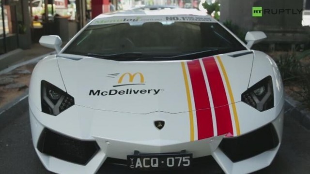 Lamborghini Aventador jako samochód dostawcy jedzenia z McDolands&#039;s