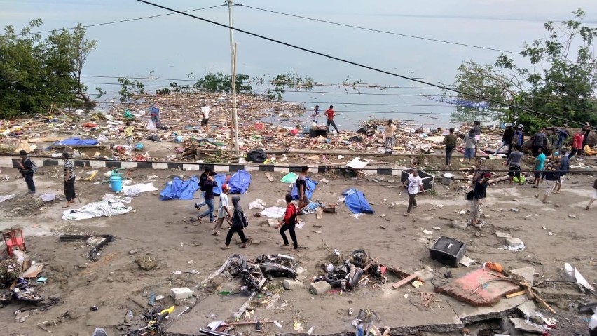 Zniszczenia spowodowane przez tsunami w Palu