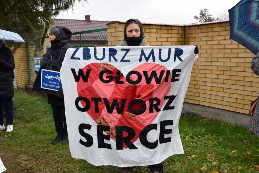 Na granicę przybyli protestujący z całej Polski. Akcję...