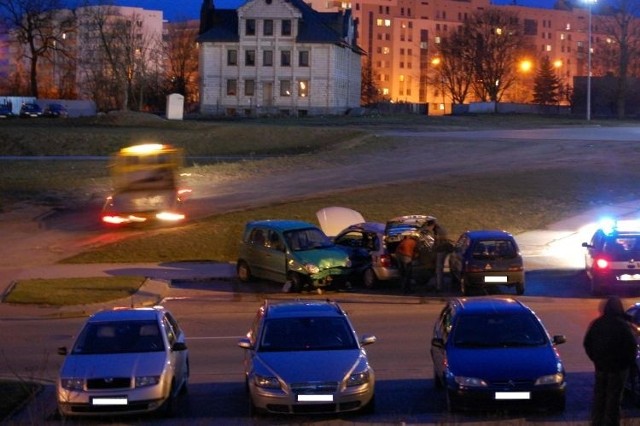 Zderzenie samochodów spowodowało uszkodzenia obu aut