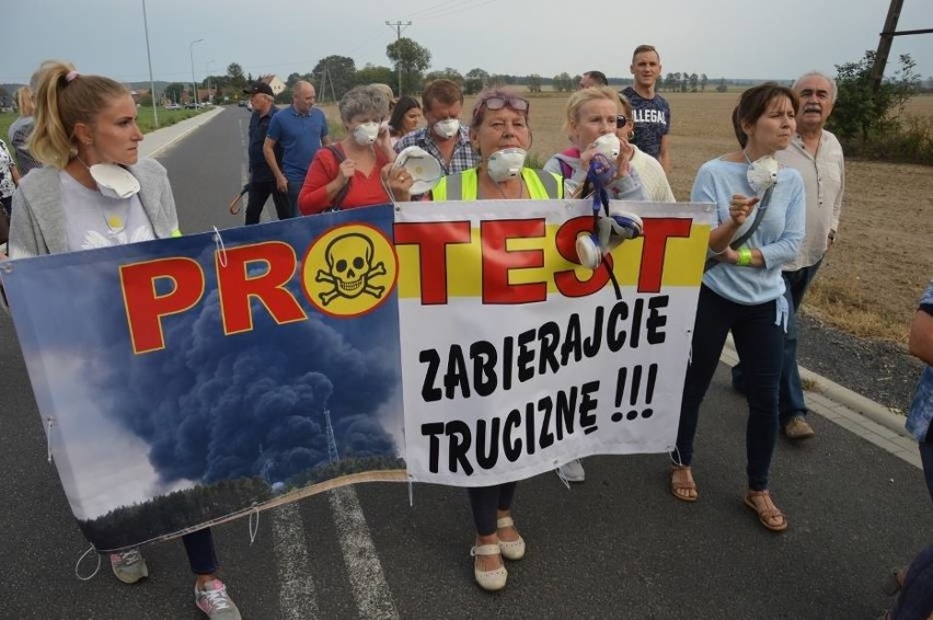 Mają dość chemicznych odpadów. Zablokowali drogę [ZDJĘCIA]