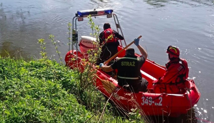 Tragedia niedaleko Torunia. Z rzeki Drwęca wyłowiono zwłoki mężczyzny. Służby badają okoliczności sprawy