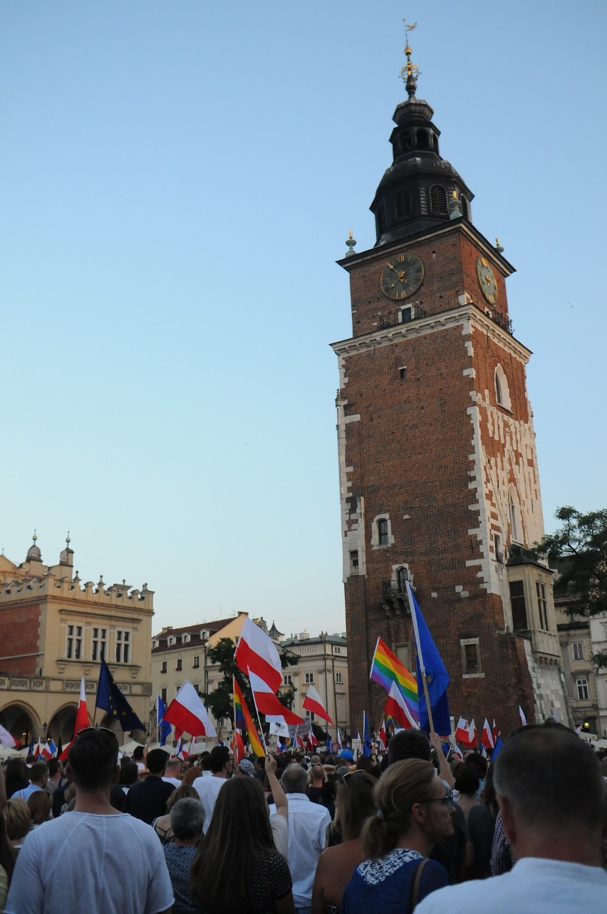 Kraków. Wielki protest na Rynku Głównym w obronie sądów