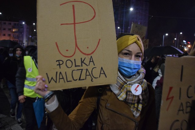 30 października protestujący "spacerowali" ulicą Sikorskiego.