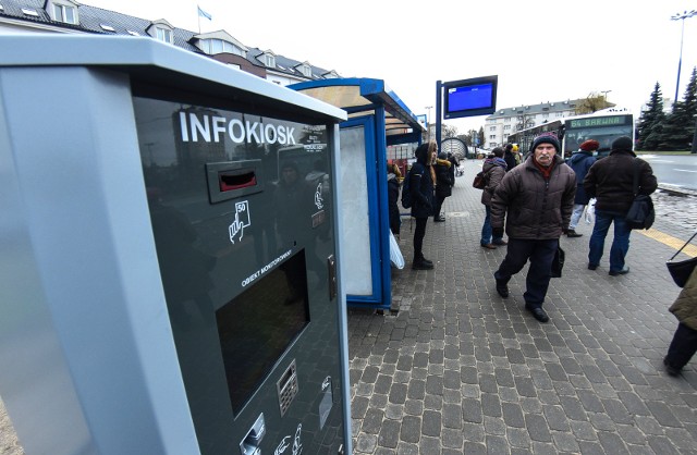 Infokioski znikną z bydgoskich ulic. Urządzenia stały się nierentowne. Jak można płacić za przejazd bydgoskimi autobusami i tramwajami? Szczegóły na kolejnych slajdach naszej galerii >>>