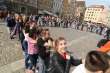 Wrocławianie zatańczyli w Rynku salsę (ZDJĘCIA)