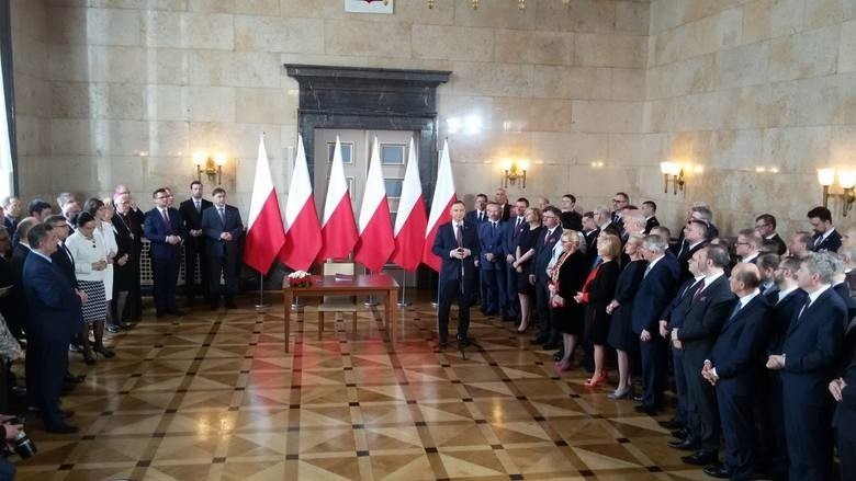 Prezydent Andrzej Duda podpisał we wtorek w Katowicach...