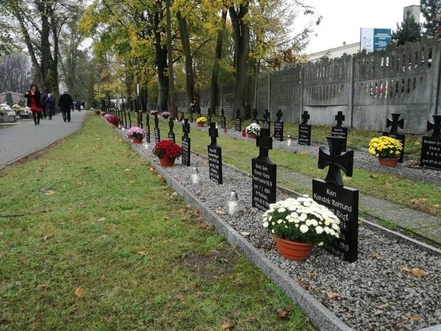 Cmentarz komunalny w Oleśnie.