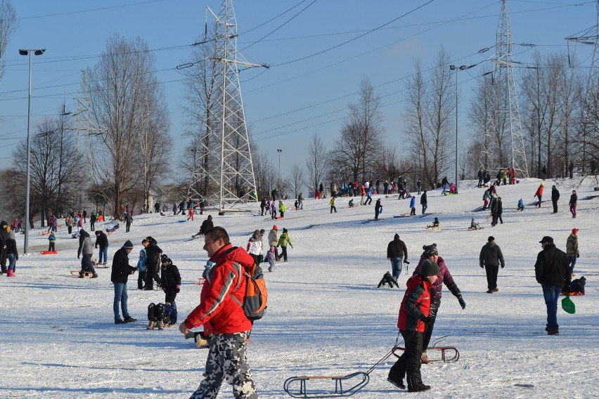 Sosnowiec: tłumy narciarzy na Górce Środulskiej [WIDEO, ZDJĘCIA]