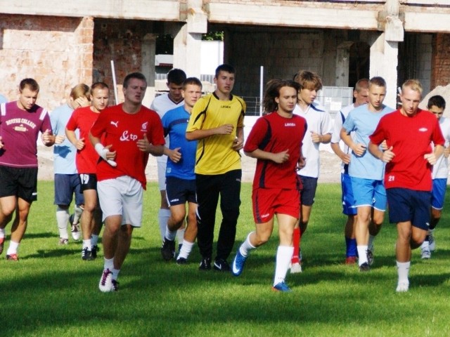 Pierwszy trening Stali M.We wtorek pilkarze mieleckiej Stali wznowili treningi przed inauguracją sezonu 2011/12.