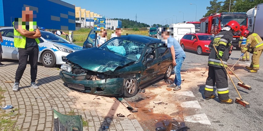 Kolizja dwóch samochodów na drodze ze Słupska do Głobina [ZDJĘCIA]