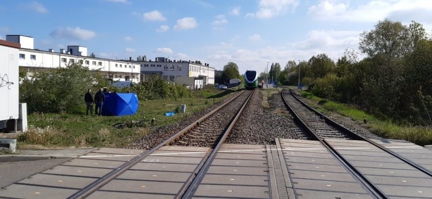 Śmiertelny wypadek w Rzeszowie. Szynobus potrącił...