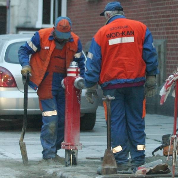 Wodociągowcy zamontują łącznie 30 nowych hydrantów w całym mieście.