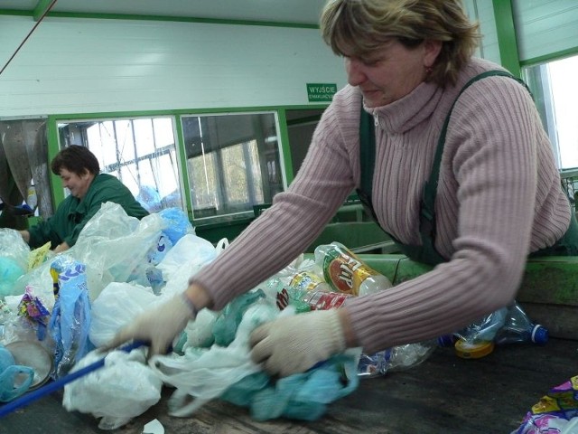 Dla Gminnego Zakładu Komunalnego w Pysznicy z powodu kryzysu na rynku surowców wtórnych odbiór i segregacja plastików jest nieopłacalna.