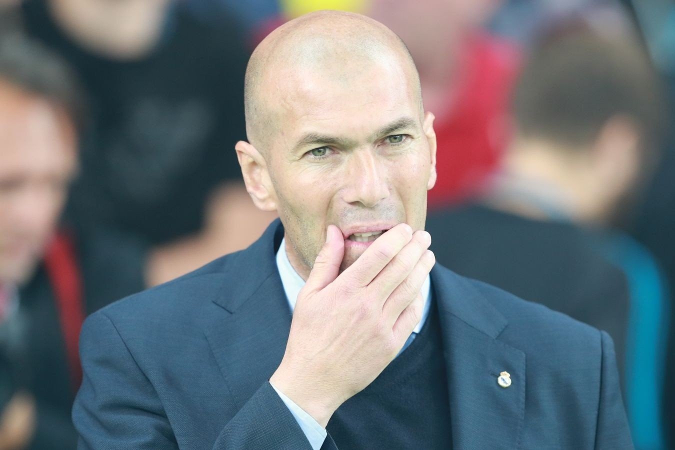 Le ministre français des Sports a demandé des excuses à Zidane.  Le président de la Fédération française de football a exprimé ses regrets