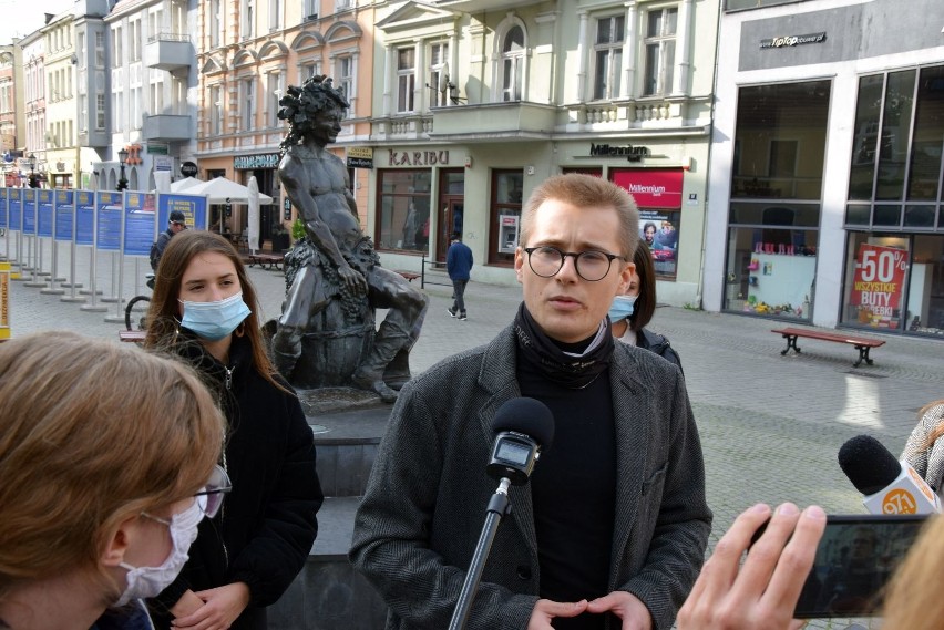 Marcin Osowski: kościół ma być instytucją religijną,...