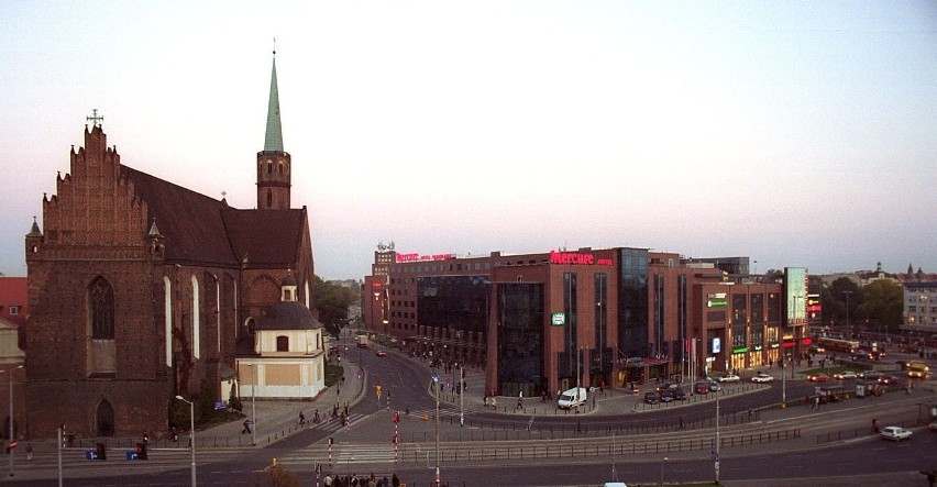 Zobacz na archiwalnych zdjęciach w galerii, jak przez lata...