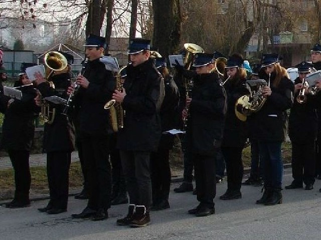 Uroczystości barbórkowe rozpoczął przemarsz Młodzie-żowej Orkiestry Dętej Ochotniczej Straży Pożarnej z Krasocina.