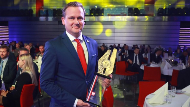 Nagrodę dla WZL odebrał prezes Marcin Nocuń