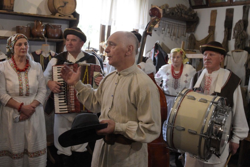 Zobaczcie jak kiedyś wyglądało wesele bojkowskie w Bieszczadach [ZDJĘCIA, WIDEO]