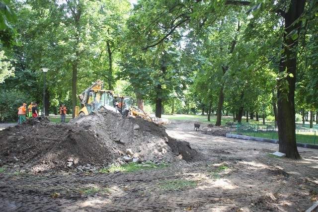 Park Karola Marcinkowskiego każdego dnia pięknieje. Trwa remont