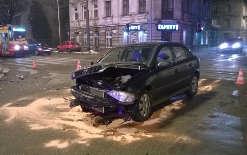 Wypadek na Gdańskiej. Wjechali na zielonym świetle, jeden kierowca bez prawa jazdy! [ZDJĘCIA]