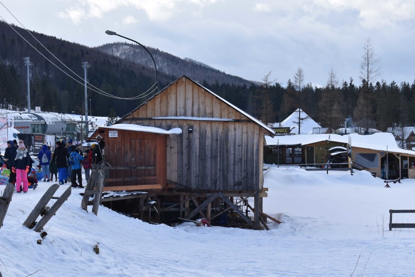 Zakopane. "Samowolki", "prowizorki" i zwykłe "rudery"... Te stojące na Podhalu instalacje mogą być groźne dla ludzi [15.02.2020] 