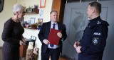 Pracownik banku udaremnił oszustwo. Podziękowała mu prezydent miasta i policja