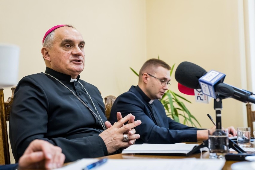 Biskup Krzysztof Włodarczyk zaprosił na drugie spotkanie...