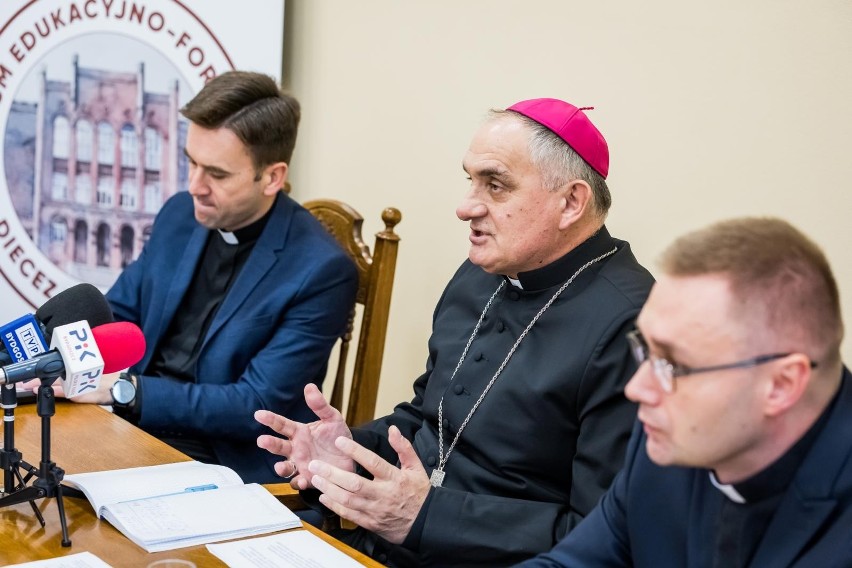 Biskup Krzysztof Włodarczyk zaprosił na drugie spotkanie...