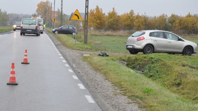 Potrącenie rowerzysty na drodze Sokoły-Jedlnia w gminie Pionki.
