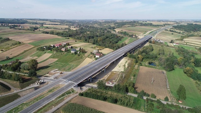 Najnowsze zdjęcia lotnicze z budowy trasy S7: odcinek węzeł Szczepanowice - węzeł Widoma