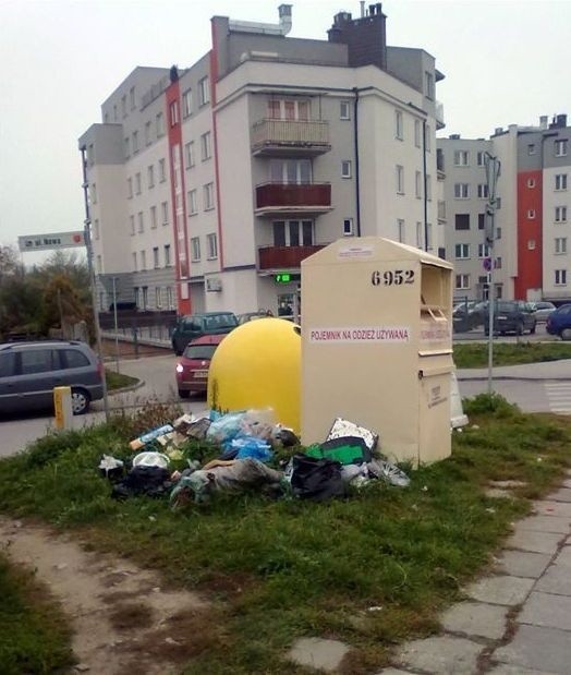 Z tygodnia na tydzień śmietnisko na rogu ulicy Nowej coraz bardziej się powiększa.