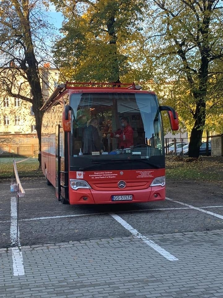 We wtorek, 9 listopada mobilny punkt pobrań stanął przy II...