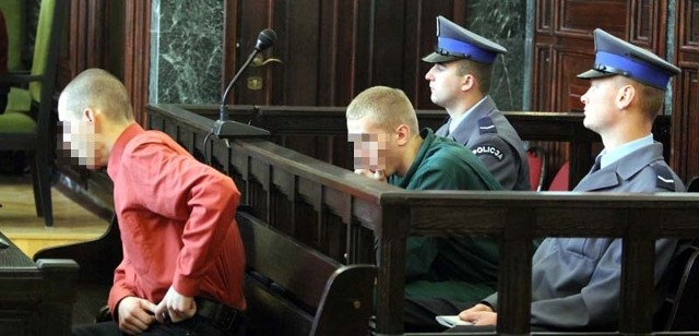 Krzysztof D. (z lewej) i Patryk O. za swastyki do więzienia nie pójdą.