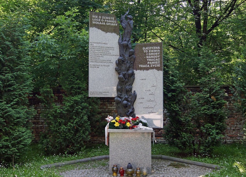 Pomnik upamiętniający ofiary rzezi wołyńskiej na Cmentarzu...