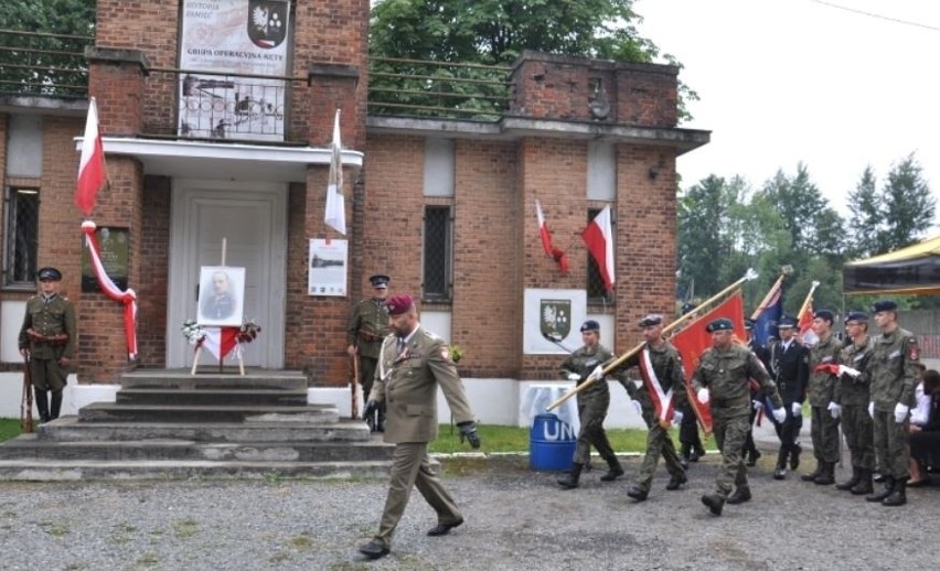 Na budynku strzelnicy w Kętach odsłonięta została tablica...