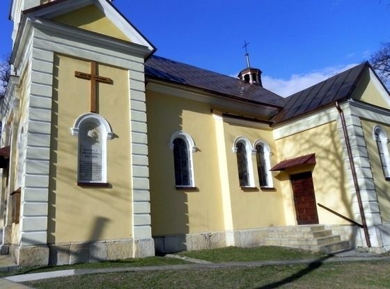Nowy dach na kościele w Janikowie pod Ożarowem.