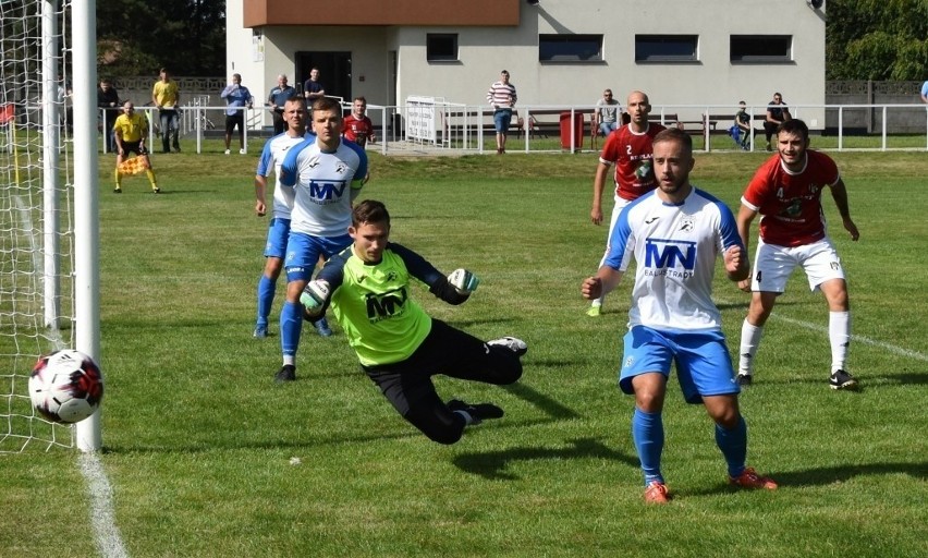 Sokół (biało-niebieskie stroje) w 14 jesiennych meczach...