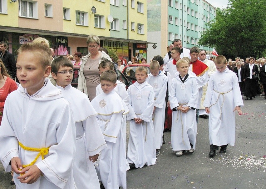 Boże Ciało - dwie procesje w Miastku