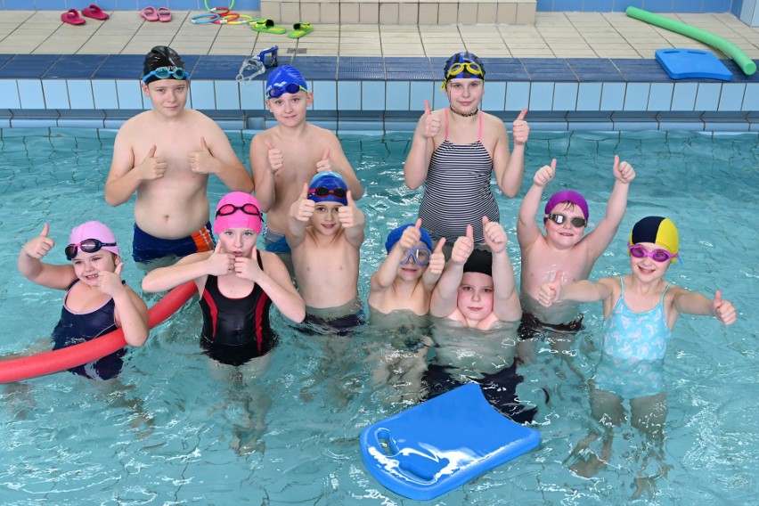Dzieci i młodzież spędzają ferie na pływalniach Miejskiego Ośrodka Sportu i Rekreacji w Kielcach. Korzystają z ciekawej oferty [ZDJĘCIA]