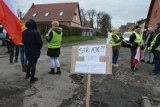 Protest mieszkańców Trzebiatowa – domagają się natychmiastowego remontu drogi