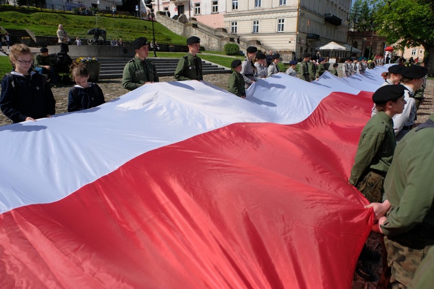 Flaga Polski jest z nami we wszystkich ważnych chwilach....