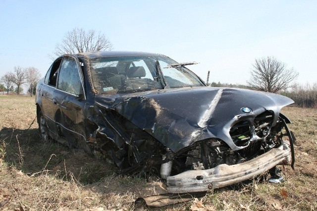 Ranne zostały dwie osoby podróżujące BMW. 