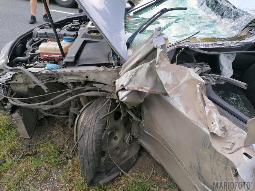 Wypadek na autostradzie A4. Audi najechało na tył tira....