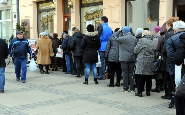 Tłusty Czwartek w Lublinie i dłuuuuuuuuuuuuuuga kolejka po pączki