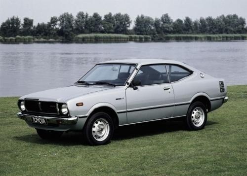 Fot. Toyota: Trzecia generacja powstała w 1974 r. Na zdjęciu...