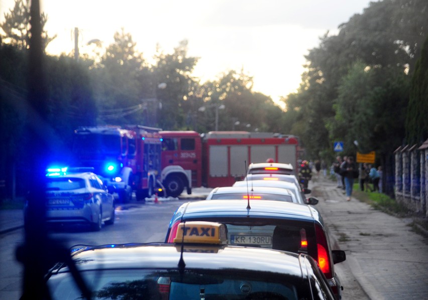 Kraków. Pożar w garażu przy ulicy Królowej Jadwigi [ZDJĘCIA]